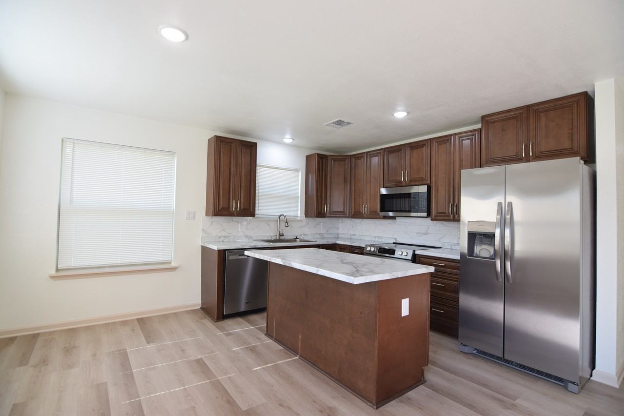 709 S 30th St - Photo 5 of 17