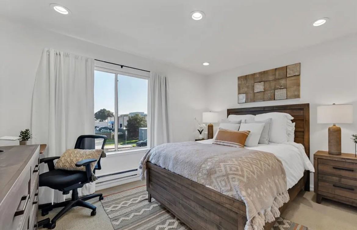 1056 Yarwood Ct - Photo 3 of 11