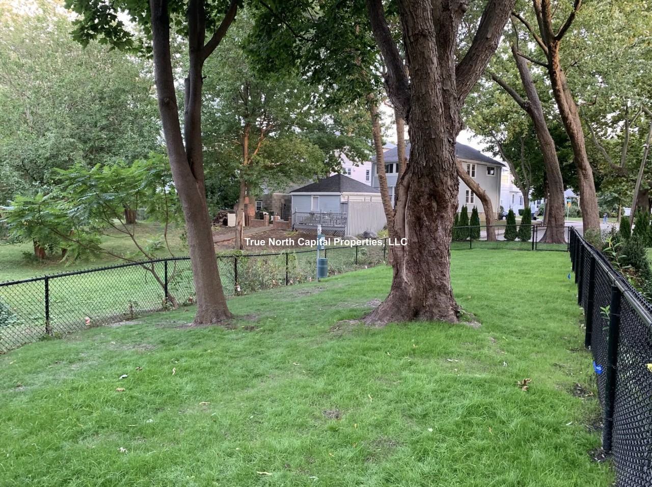 Normandy Ave #303 - Photo 3 of 11