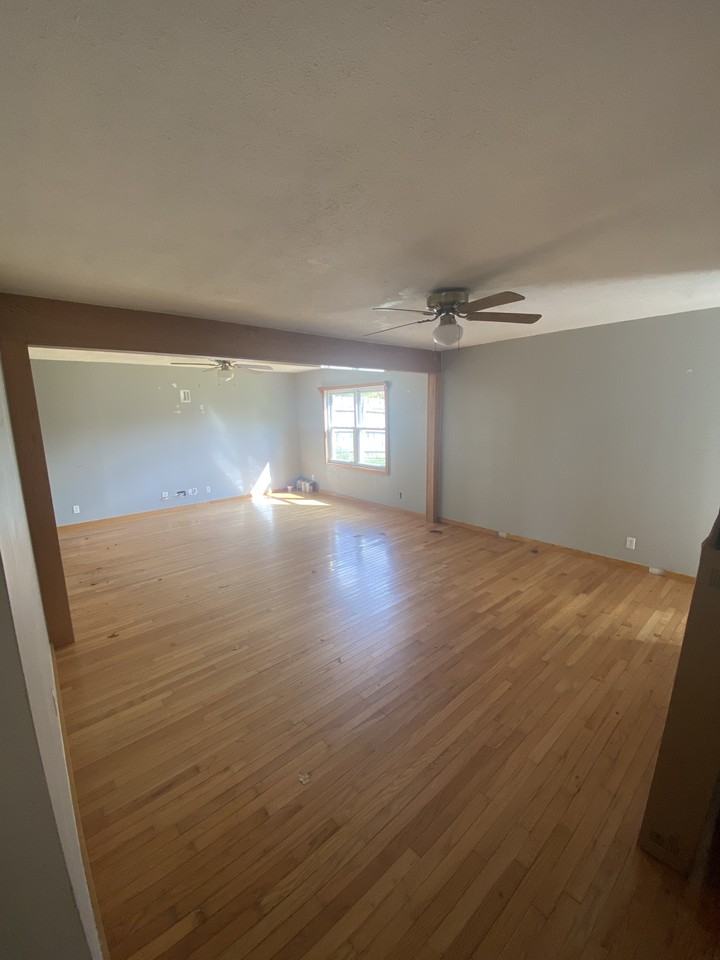 443 Lakeview Dr #NA - Photo 2 of 10