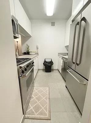 John St #15R - Photo 3 of 10