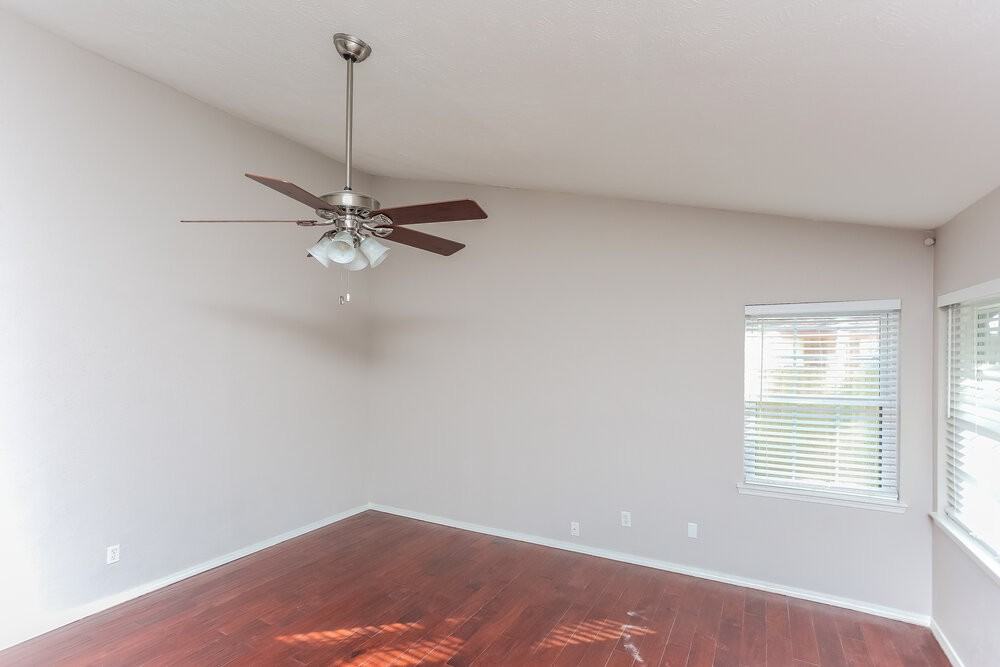 1414 Barbara Ln - Photo 3 of 15