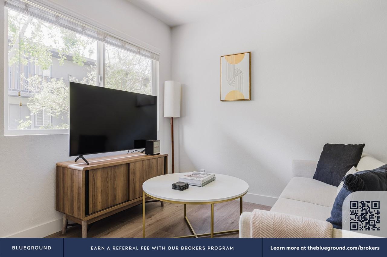 4136 Grand View Blvd #1326 - Photo 4 of 18