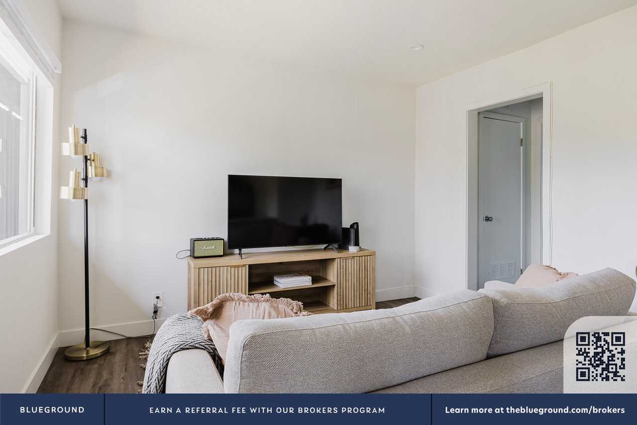 4140 Grand View Blvd #1327 - Photo 5 of 17