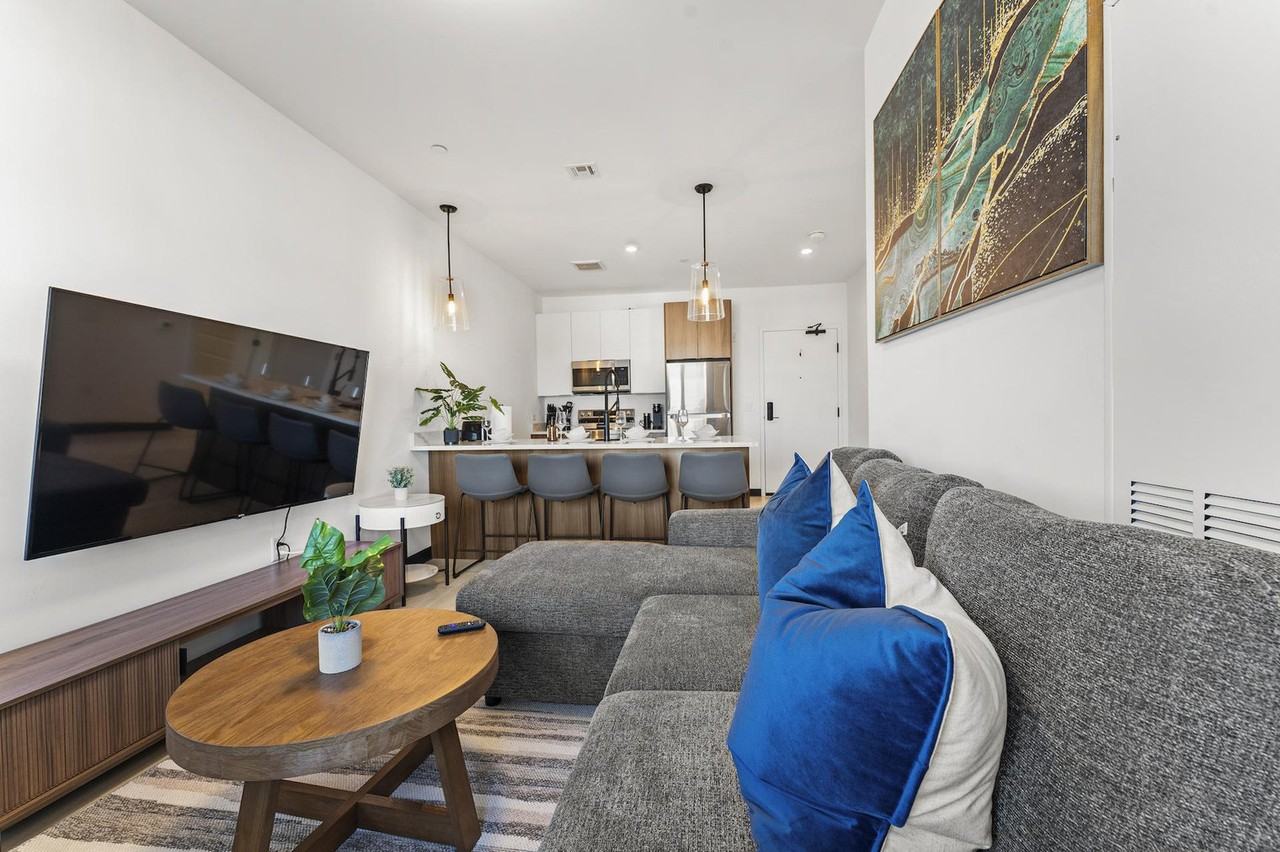 600 Broadway #1240289P - Photo 3 of 19