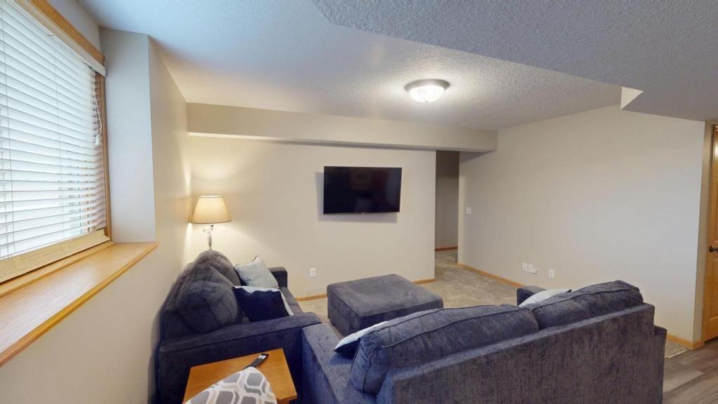 11878 Lake Ln - Photo 3 of 20