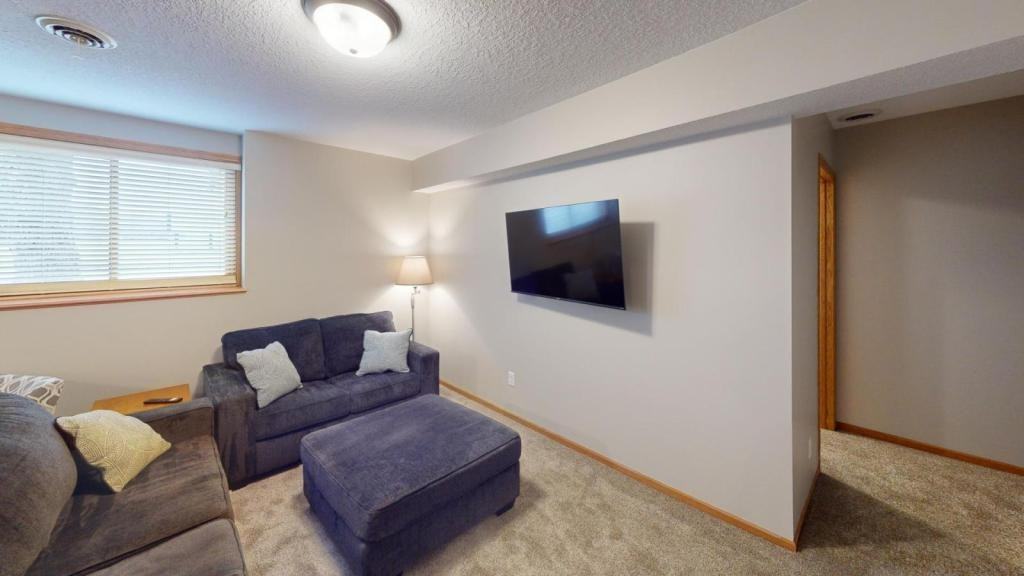 11878 Lake Ln - Photo 6 of 20