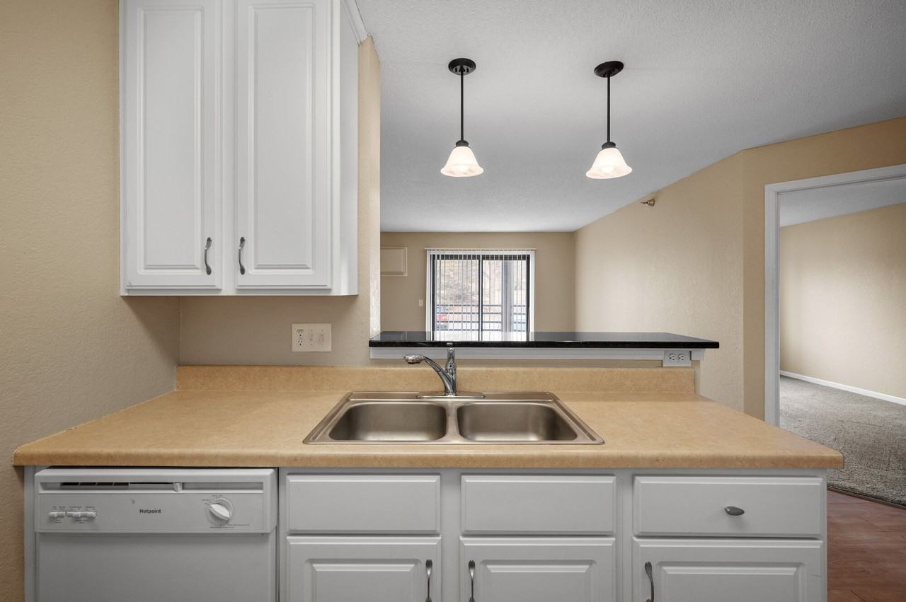 Sterling Ponds Apartments - Photo 4 of 24