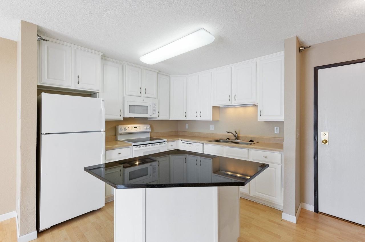 Sterling Ponds Apartments - Photo 7 of 24