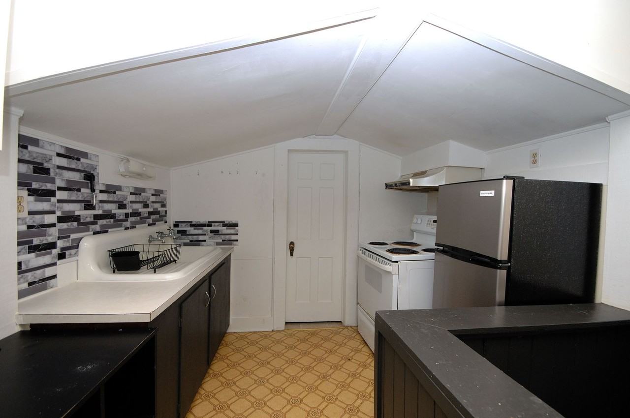 203 E Main St #C - Photo 3 of 6