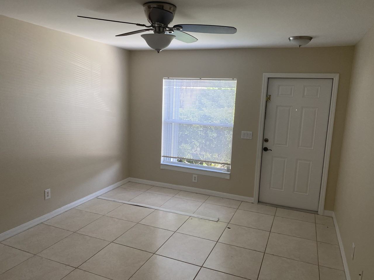 512 Se 6th St #1 - Photo 6 of 10