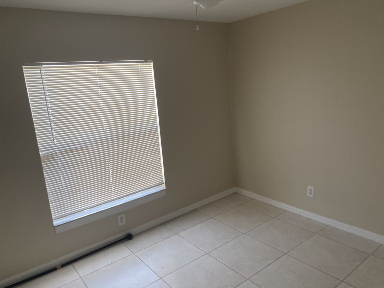 512 Se 6th St #1 - Photo 5 of 10