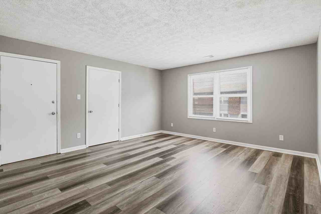 Lincoln Apartments - Photo 3 of 14