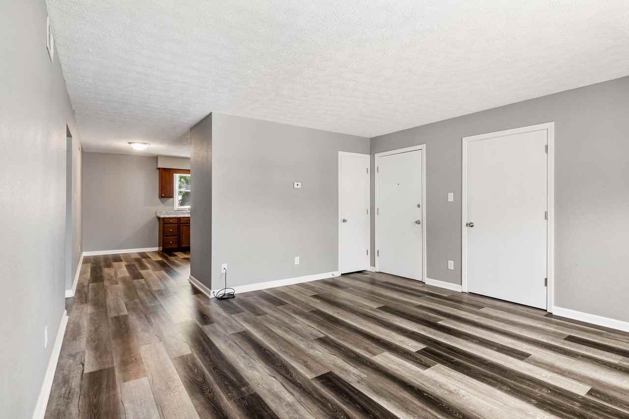 Lincoln Apartments - Photo 4 of 14