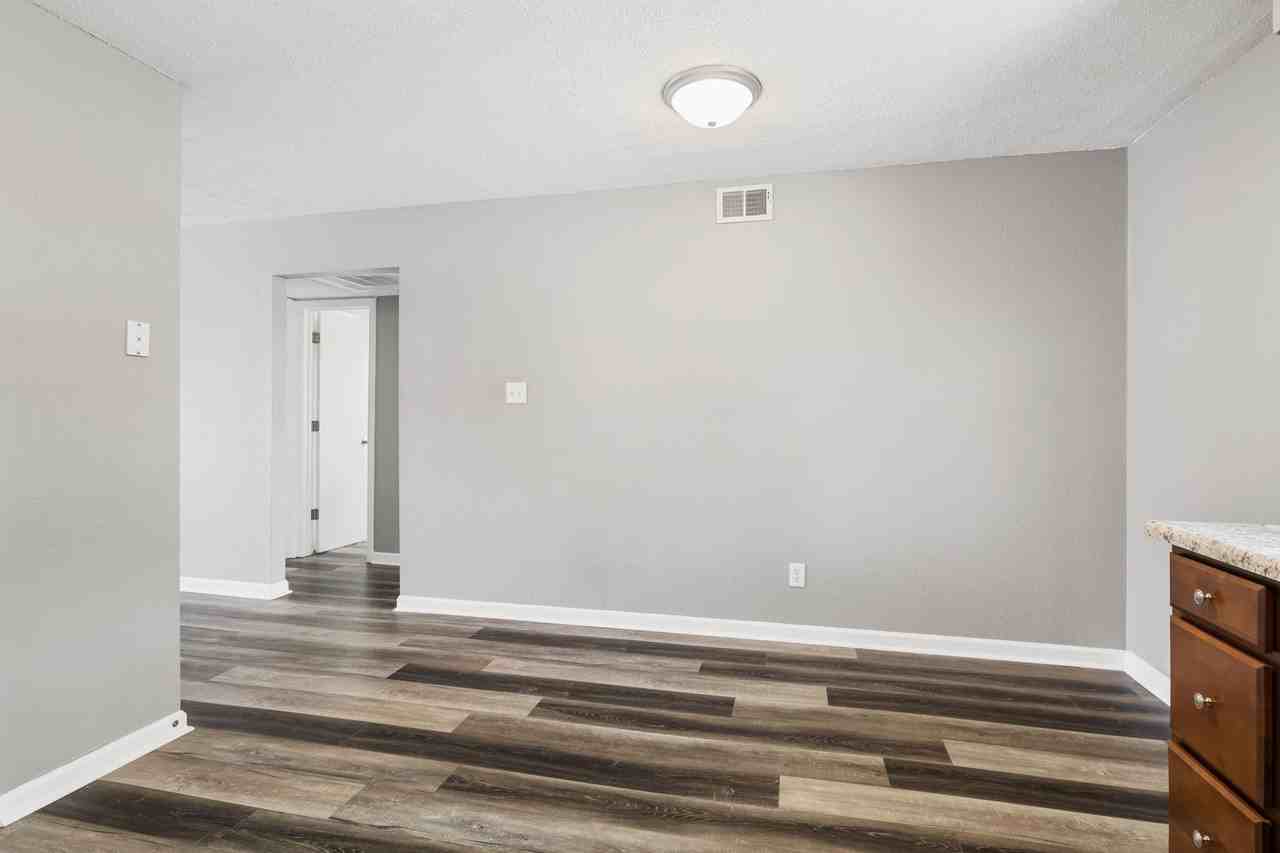 Lincoln Apartments - Photo 7 of 14