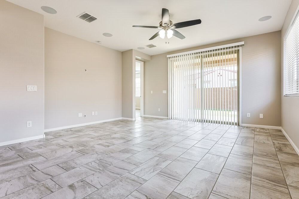 10549 E Durant Dr - Photo 4 of 19