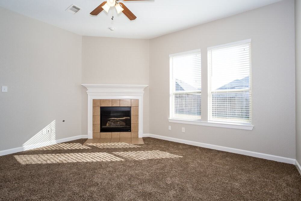 1711 Manchester Crossing Dr - Photo 3 of 15