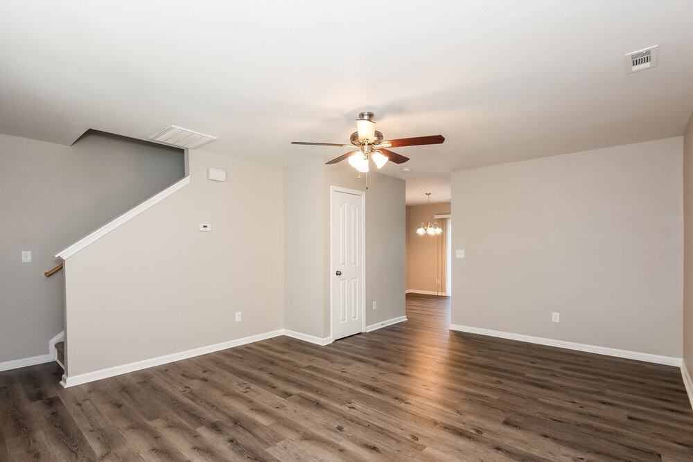 4822 Abercromby St - Photo 5 of 17