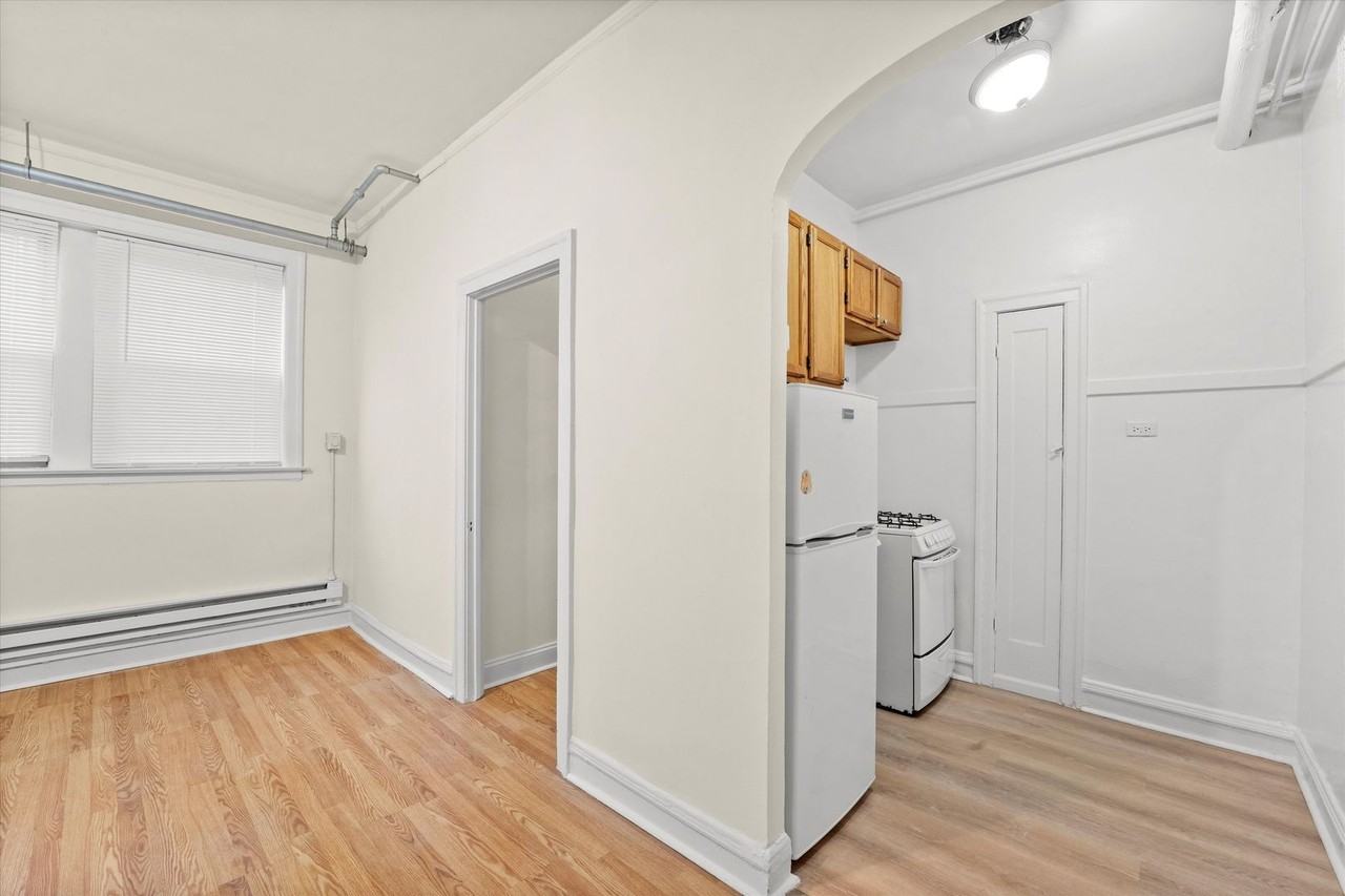 2536 Sawyer LLC - Photo 3 of 12