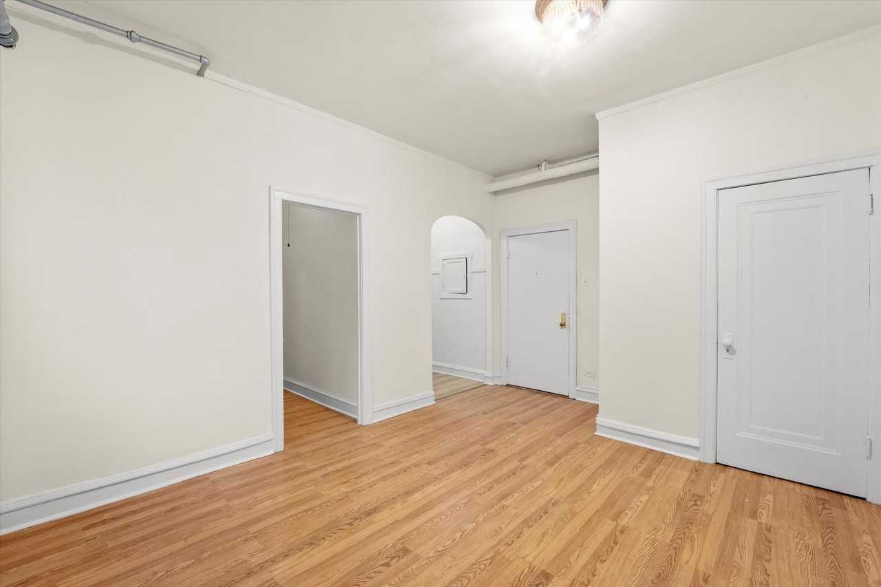 2536 Sawyer LLC - Photo 4 of 12