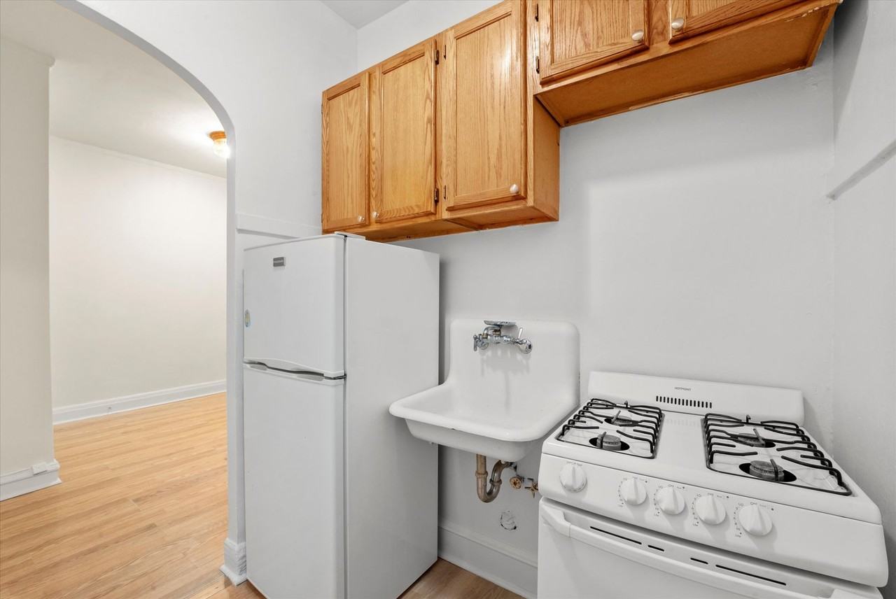 2536 Sawyer LLC - Photo 6 of 12