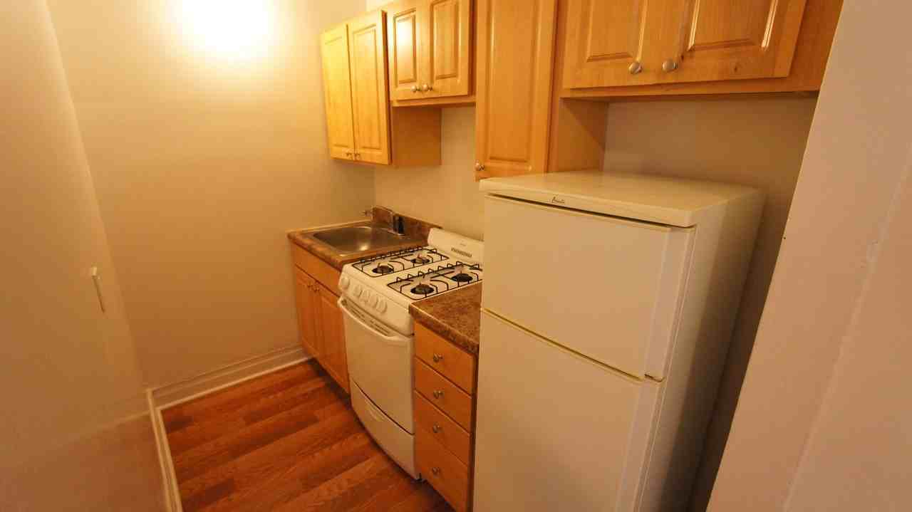 2536 Sawyer LLC - Photo 7 of 45