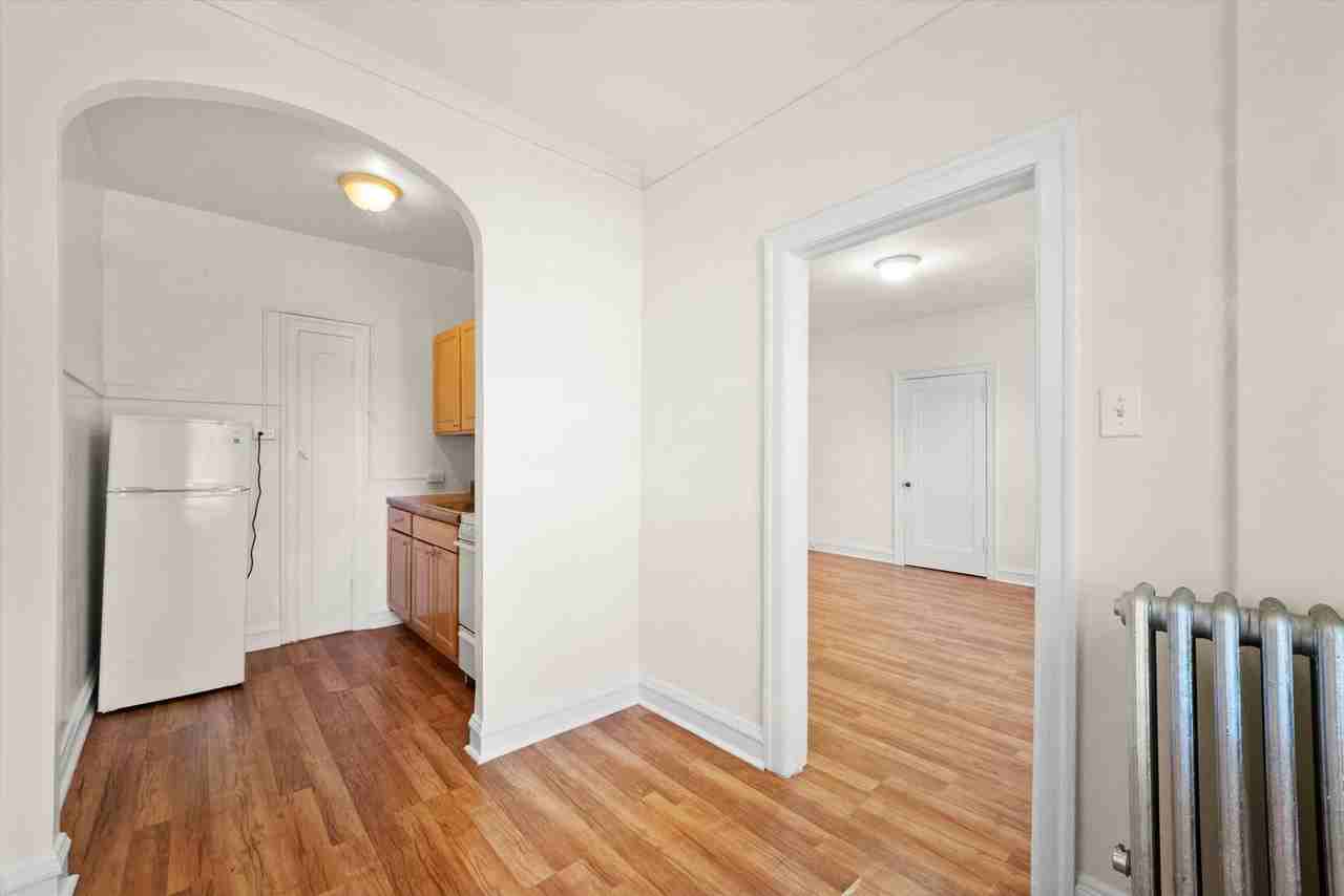 2536 Sawyer LLC - Photo 4 of 50