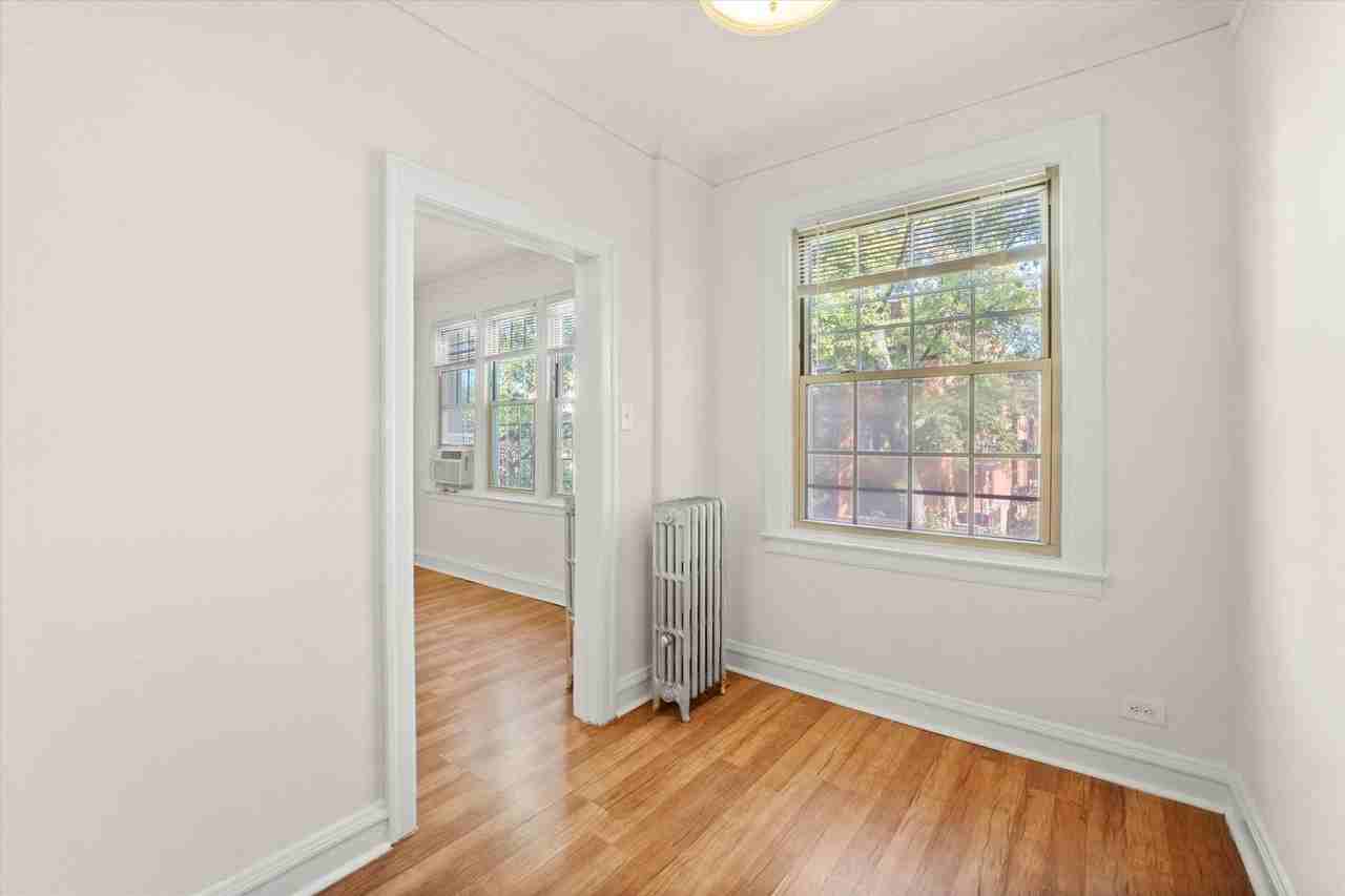 2536 Sawyer LLC - Photo 6 of 50