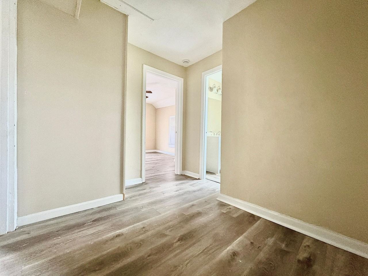 5614 S. Main St - Photo 5 of 14
