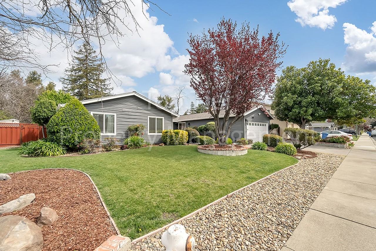 568 Banyan Cir - Photo 2 of 20