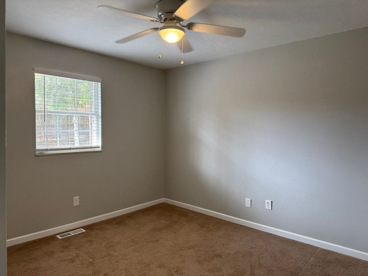 33 Campbell Dr - Photo 7 of 11