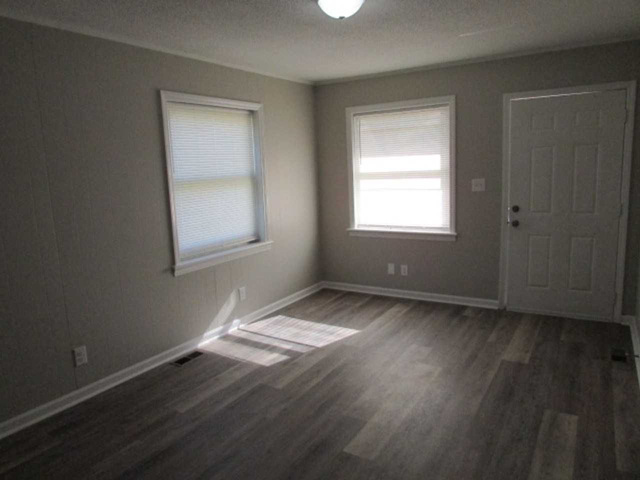 613 Elaine St - Photo 2 of 7