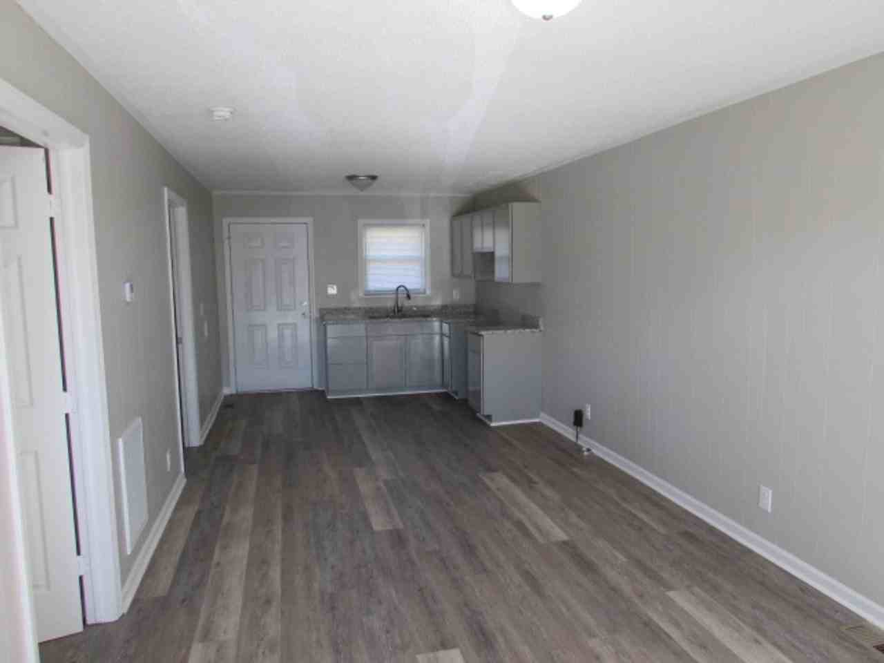 613 Elaine St - Photo 3 of 7