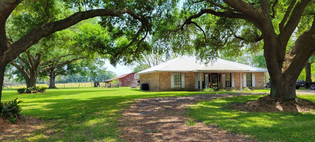 1821 Gendarme Rd - Photo 2 of 17