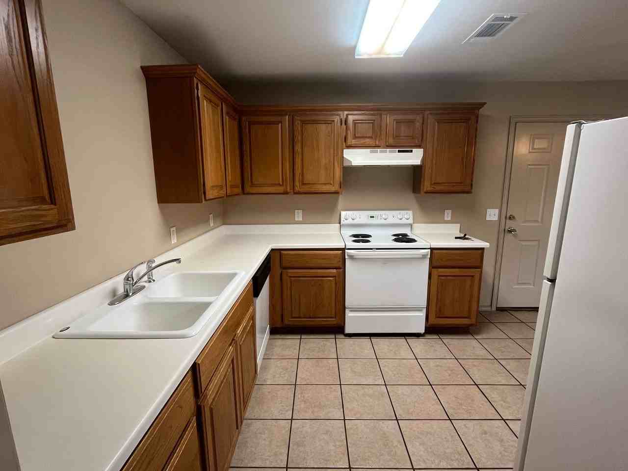 1106 S Ithaca Ave - Photo 4 of 13