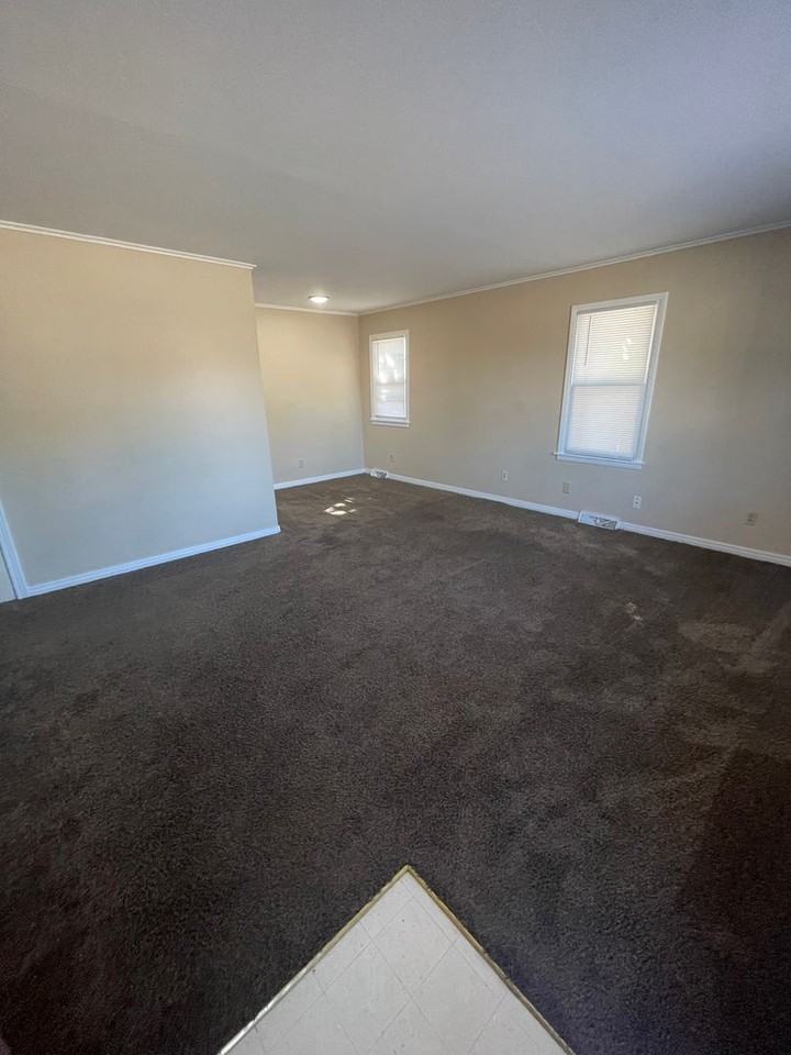 2825 24th St - Photo 2 of 9