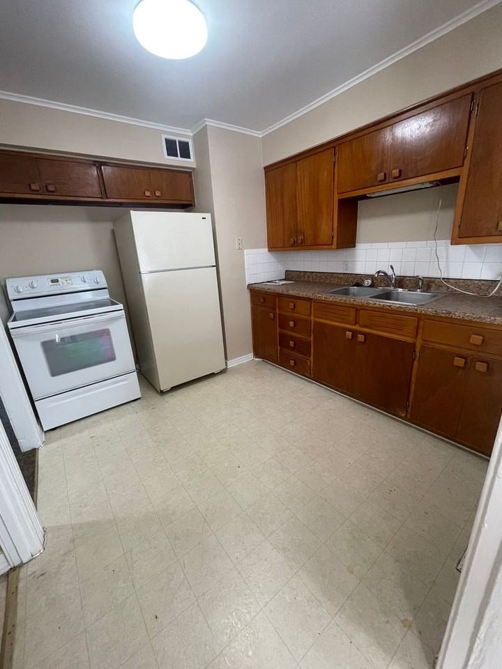 2825 24th St - Photo 3 of 9