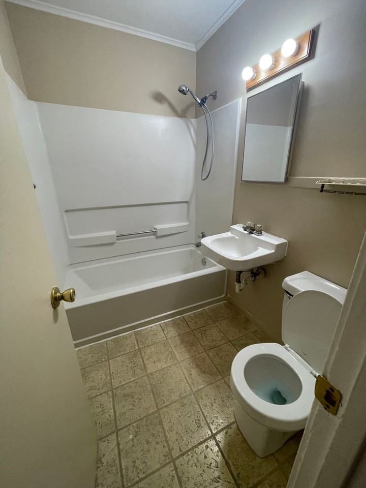 2825 24th St - Photo 6 of 9