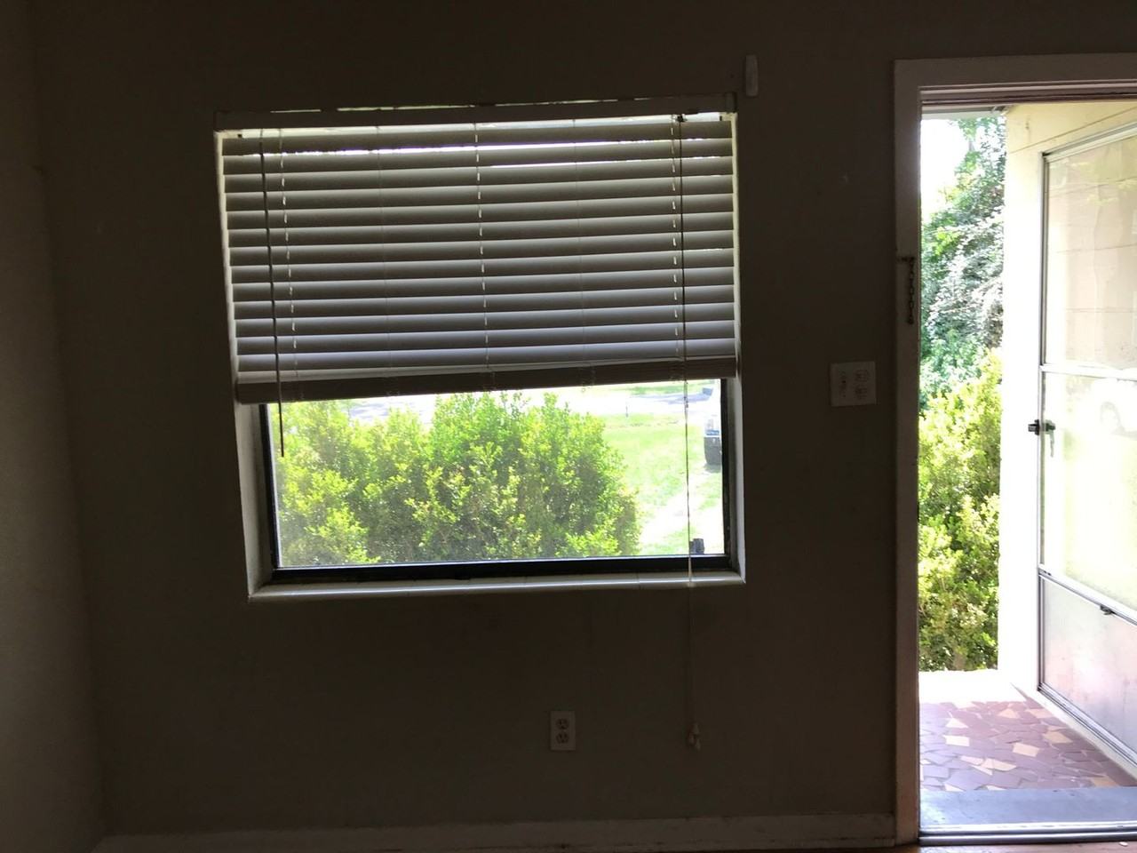 1322 Hancock St - Photo 3 of 5