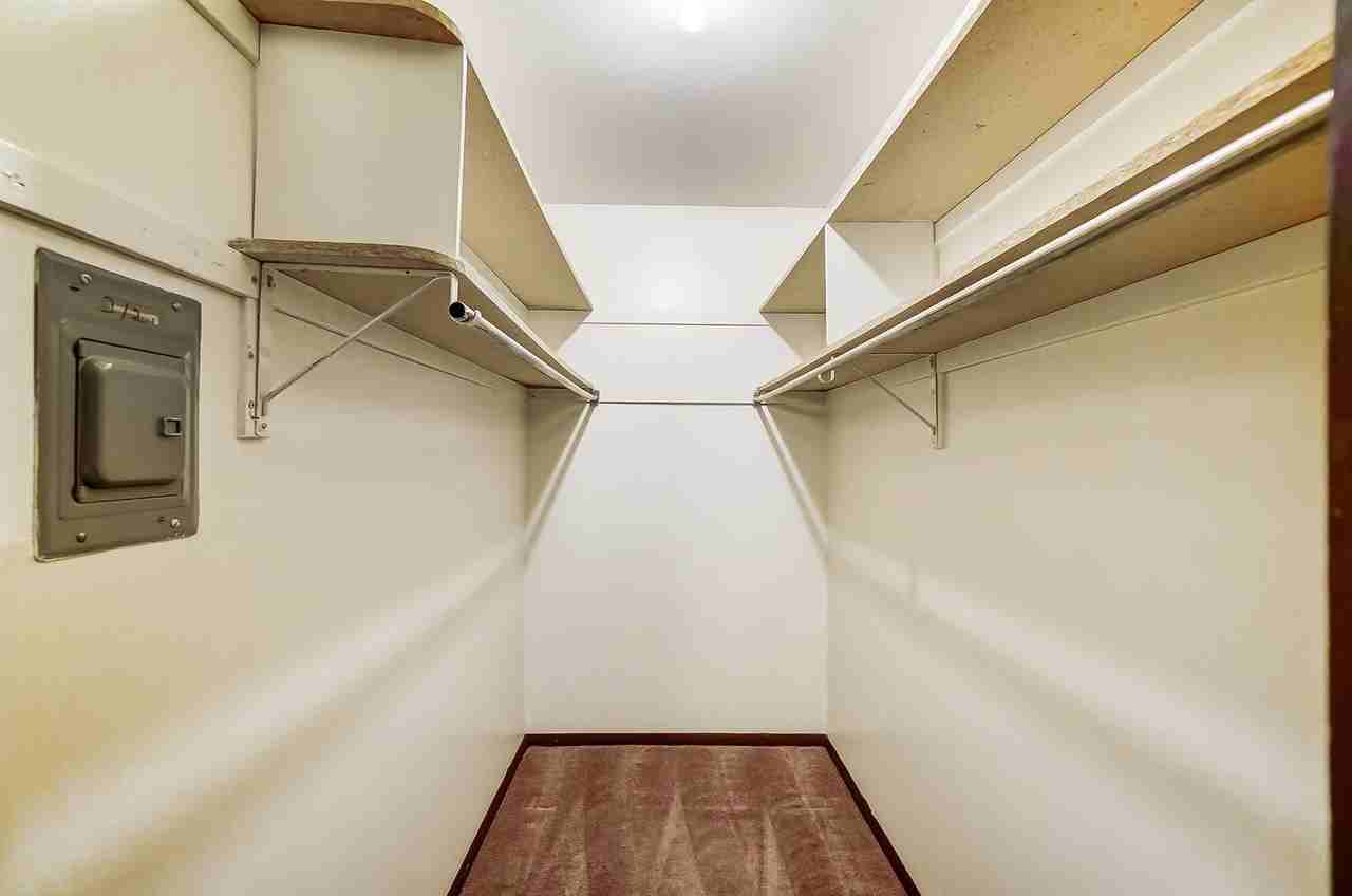 Thurstin Manor - Photo 4 of 6