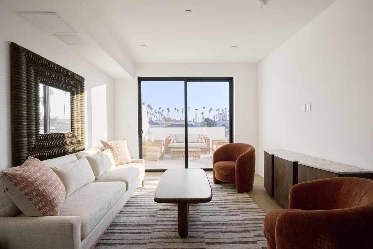 The Harper on Beverly - Photo 2 of 4