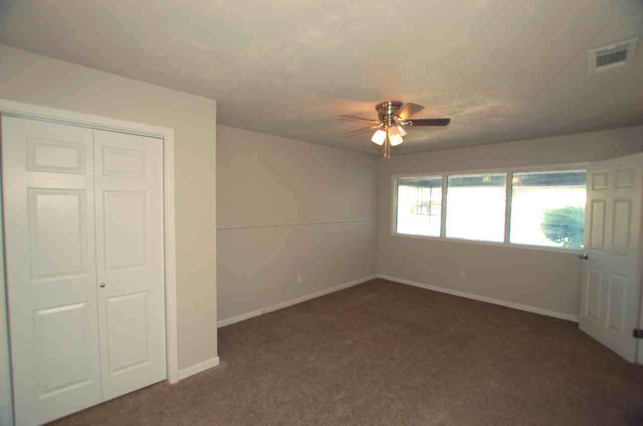 4319 42nd St - Photo 6 of 12