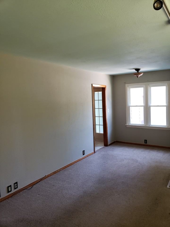 1607 Cornell Dr - Photo 2 of 11