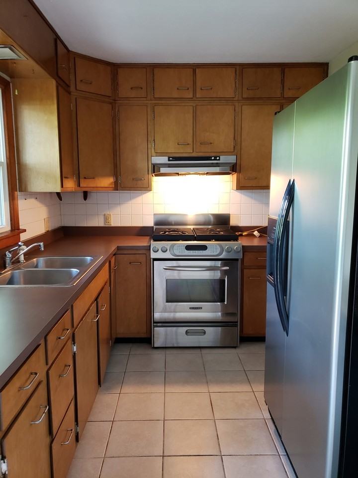 1607 Cornell Dr - Photo 3 of 11