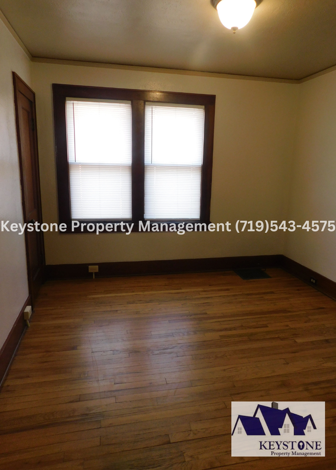 1233 Berkley Ave - Photo 3 of 19