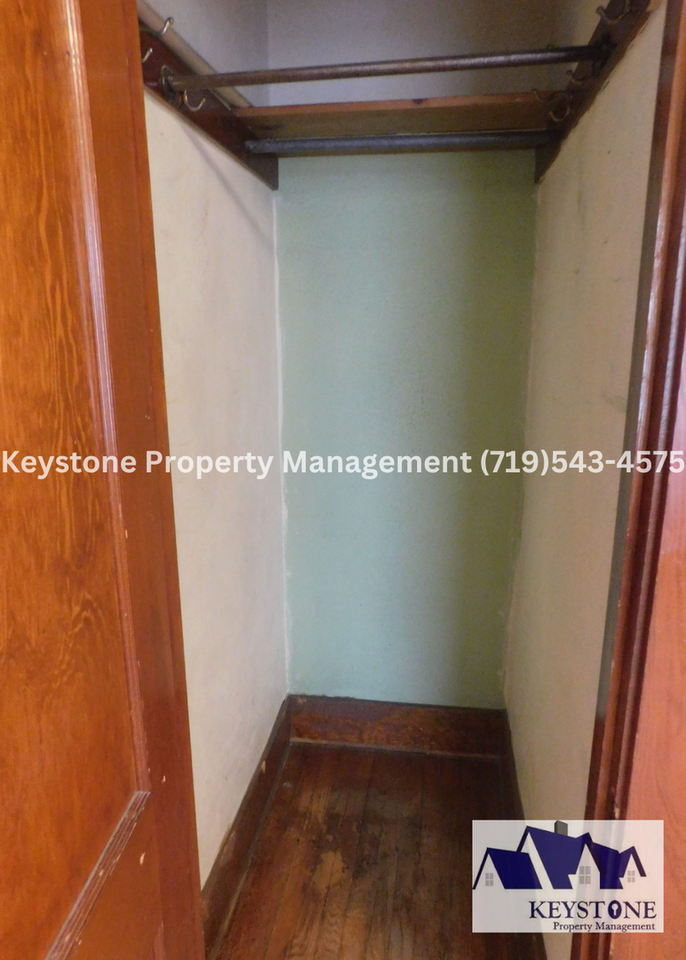 1233 Berkley Ave - Photo 4 of 19