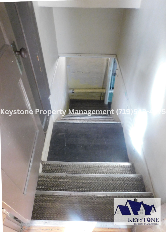 1233 Berkley Ave - Photo 5 of 19