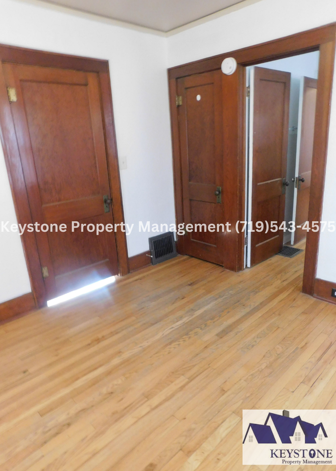 1233 Berkley Ave - Photo 6 of 19