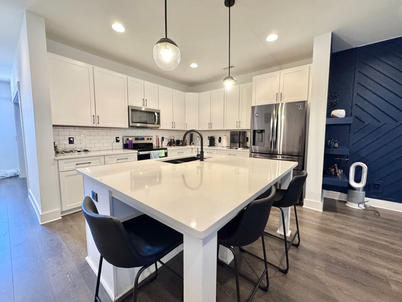 2079 Oakwood Ave - Photo 3 of 26