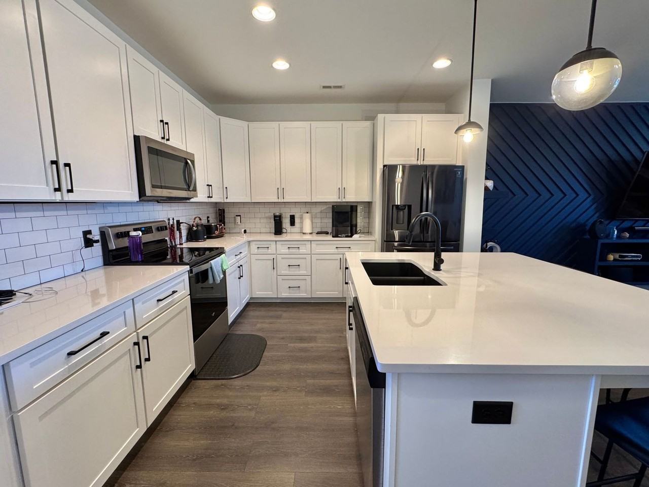 2079 Oakwood Ave - Photo 6 of 26